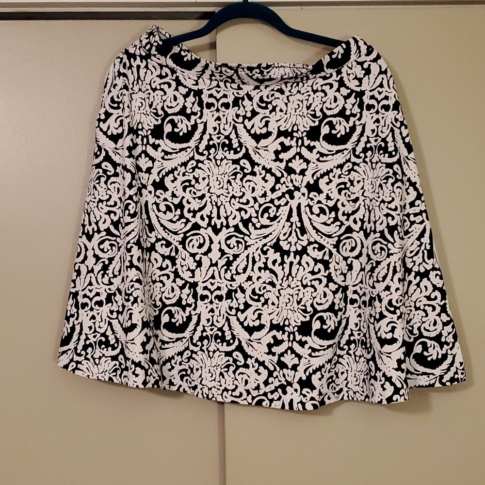 Adrienne Vittadini Black and White Graphic Skirt SZ Large